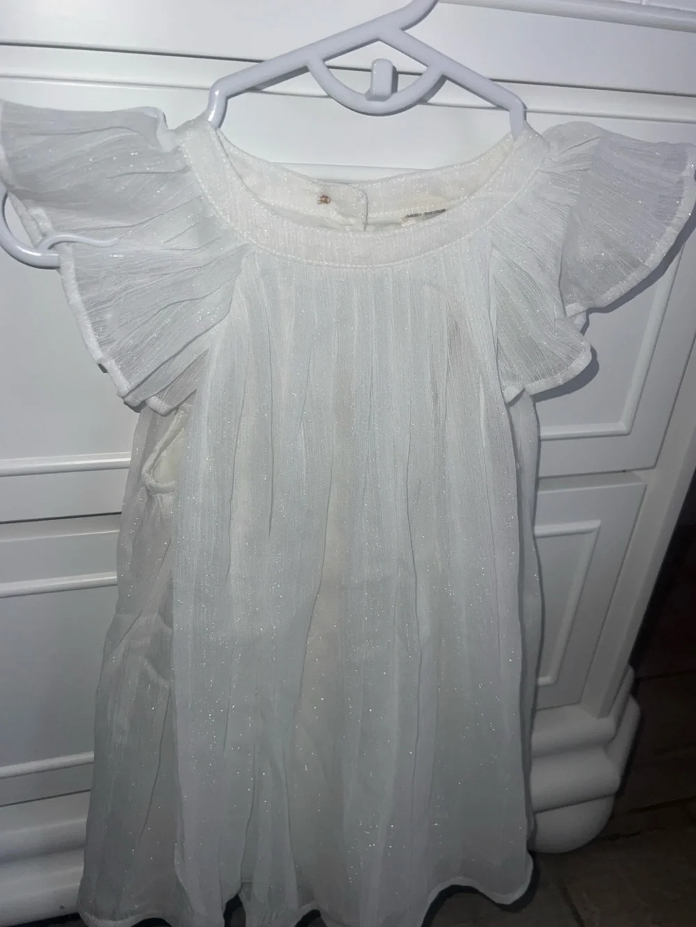 OshKosh B'gosh Baby Girl White Chiffon Flutter Sleeve Pleated Dress 9-12M gliter